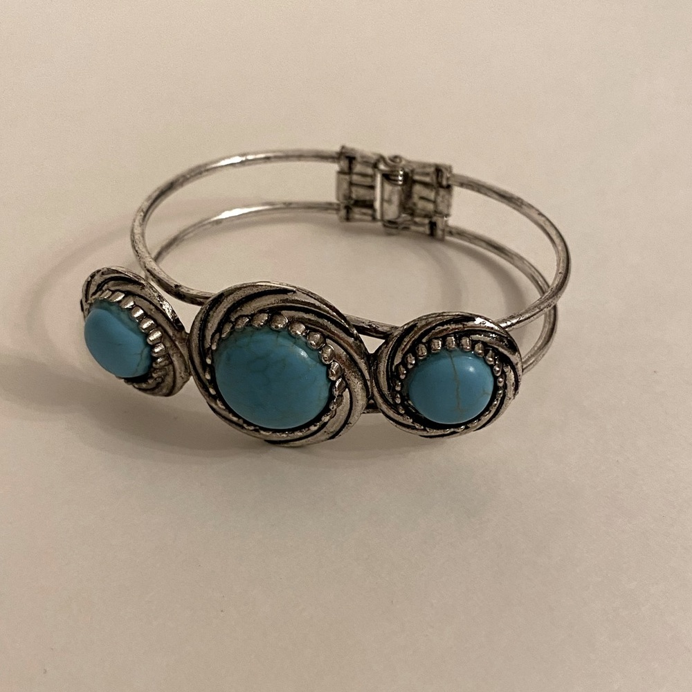 VTG Distressed Turquoise Silver Floral Twist Hinge Clasp Bangle Bracelet OS